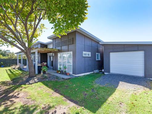 302 Port Road, Whangamata