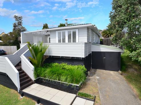 8 Sundown Avenue, Manly