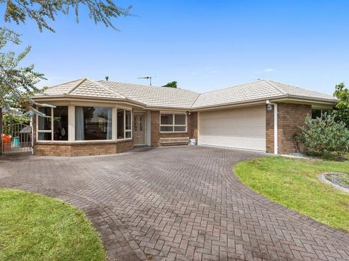 5 Castlewold Place, Huntington