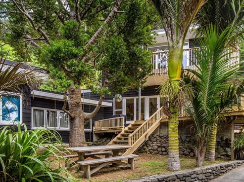 4 Huia Road, Days Bay