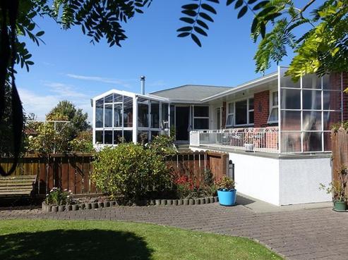 56 Avenue Road, West End
