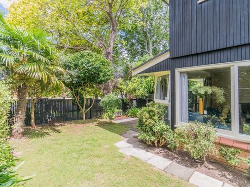 2/16 Turama Road, Royal Oak