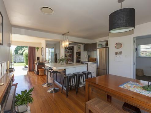 9 Huia Road, Raumati Beach