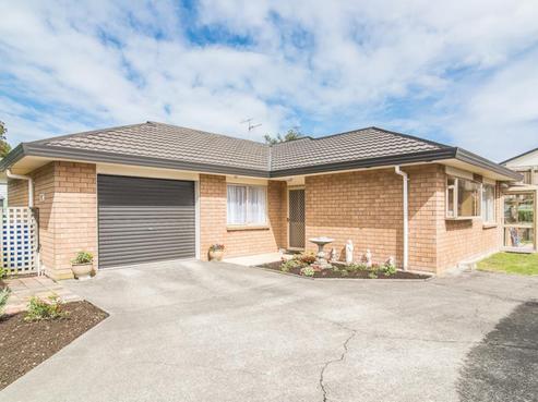 18 Villa Grove, Paraparaumu