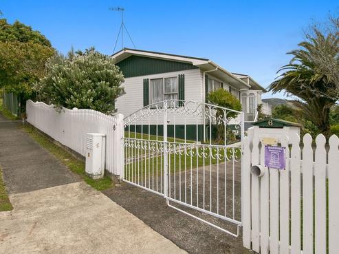 6 Clapham Grove, Stokes Valley