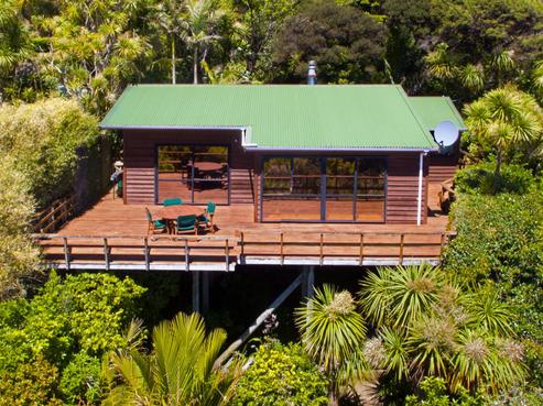 16 Pendrell Road, Piha