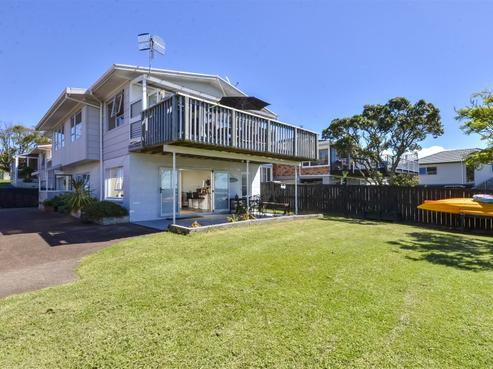 2/611 Beach Road, Rothesay Bay