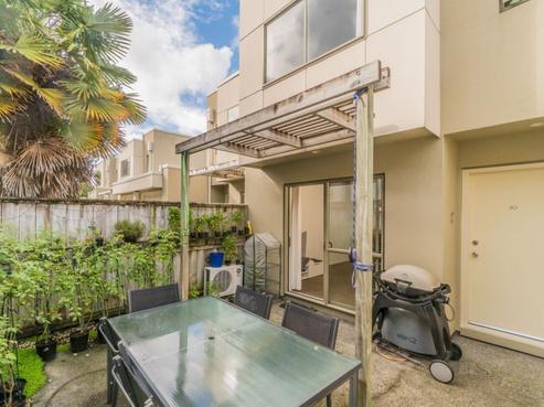 60/21 Hunters Park Drive, Three Kings