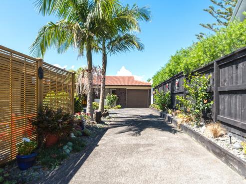 2/1A Jenelin Road, Glendene