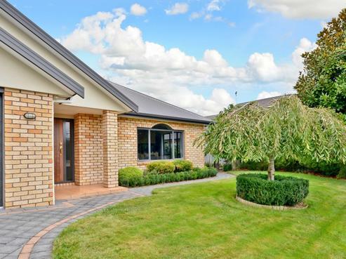 7 Vermont Court, Huntington
