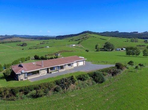 21A McWatt Road, Waitakaruru