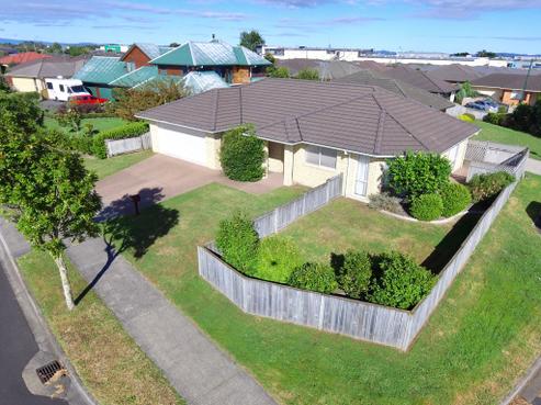 21 Parkside Drive, Huntington