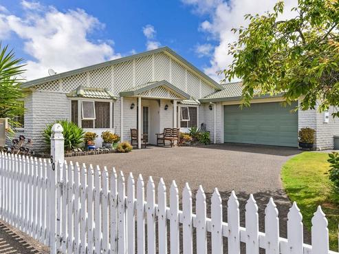 60 Settlers Grove, Orewa