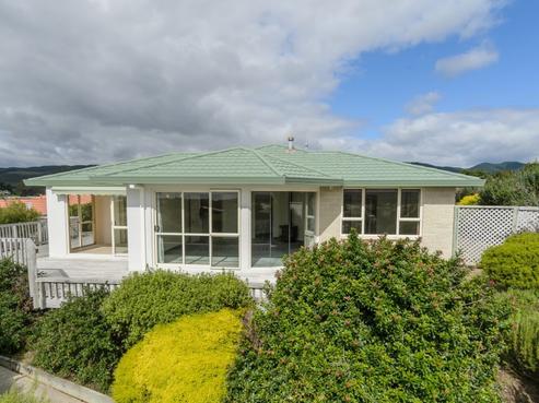 14 Crown Hill, Paraparaumu