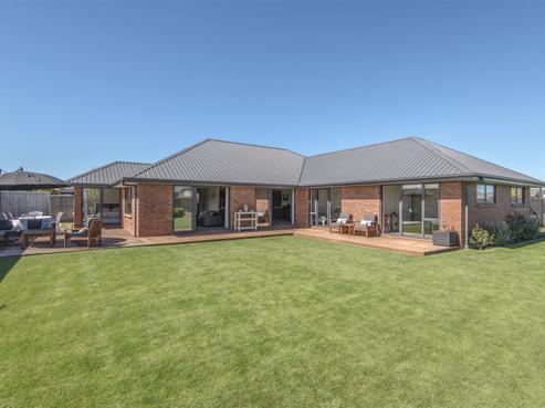 2 Churchill Drive, Fernside
