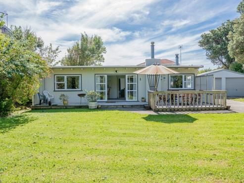 11 Ngapotiki Street, Paraparaumu Beach