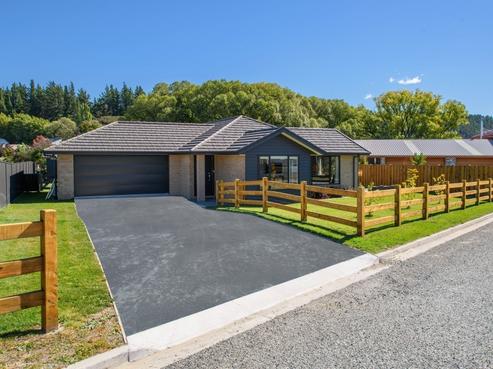 16 Alice Burn Drive, Luggate