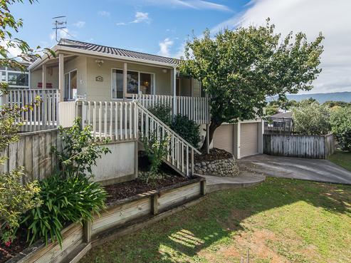 9 Robert Grove, Paraparaumu