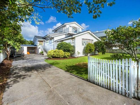 17 Merani Street, Narrow Neck