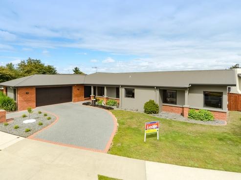 8 Wiltshire Drive, Huntington