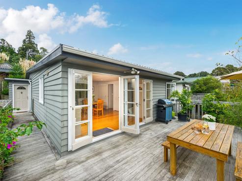 669 Beach Road, Rothesay Bay