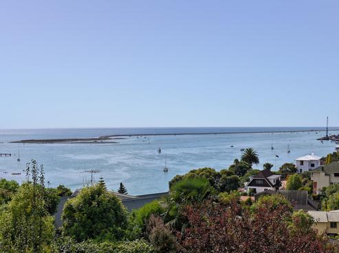 10 The Cliffs, Britannia Heights