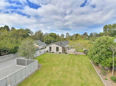 1695 Cust Road, Cust