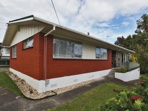 8 Houchens Road, Glenview