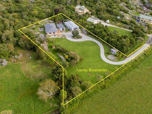 24 Labyrinth Lane, Takaka