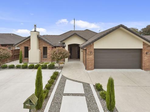 64 Darjon Drive, Huntington