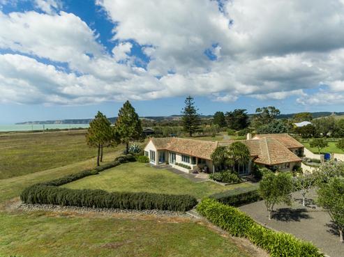 148 Clifton Road, Te Awanga