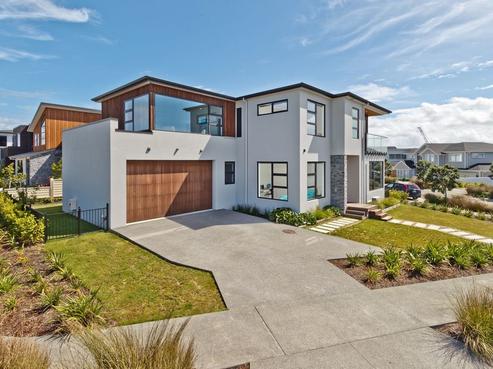8 Islet Road, Long Bay