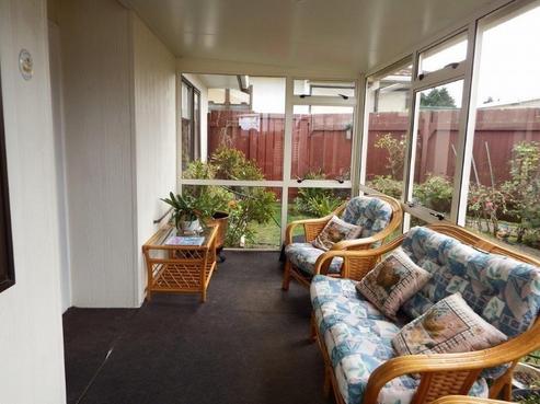 8 Avon Place, Springvale