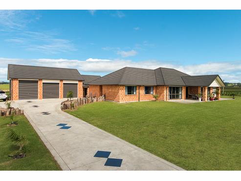 875 Awhitu Road, Pollok
