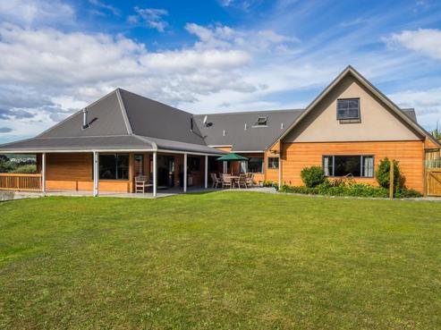 142 Redvers Drive, Belmont