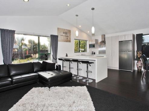 2 Windward Lane, Bromley