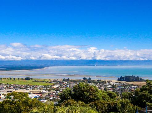 14 Windsor Drive, Britannia Heights
