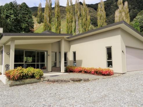 716 Mangles Valley Road, Murchison