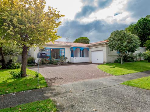 1 York Avenue, Waikanae