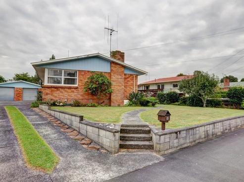 32 Lewis Street, Glenview