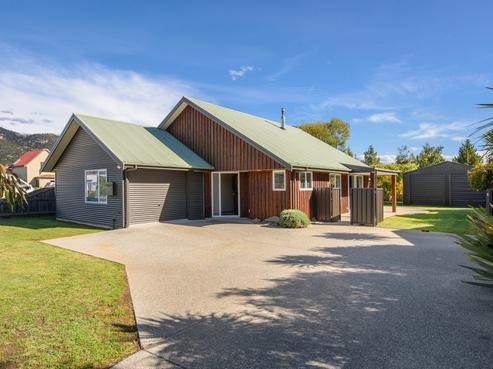 16 Frye Crescent, Albert Town