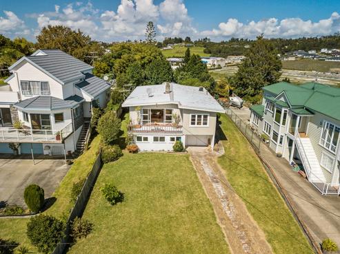 15 Totara Road, Stanmore Bay