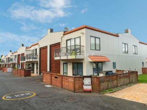 17/3 Tironui Station Road West, Takanini