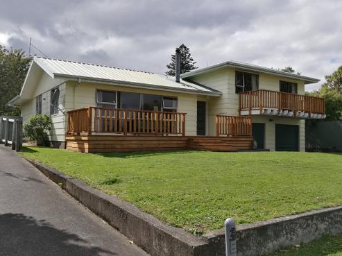 14 Skipage Grove, Featherston