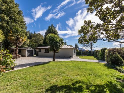 98 Main Road, Luggate