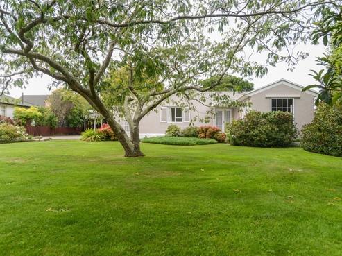 1014 Frances Street, Akina