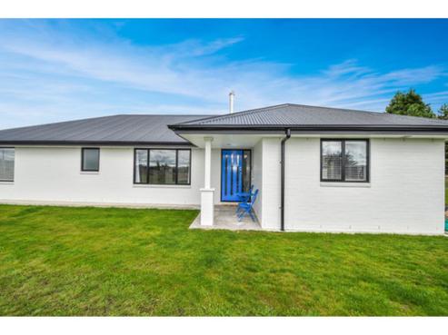 32 Rhoboro Road, Twizel