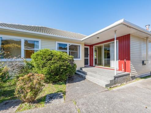 6 Matthews Road, Wainuiomata