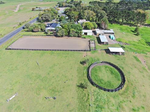1014 Awhitu Road, Pollok