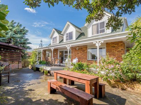 4 Victor Grove, Waikanae Beach